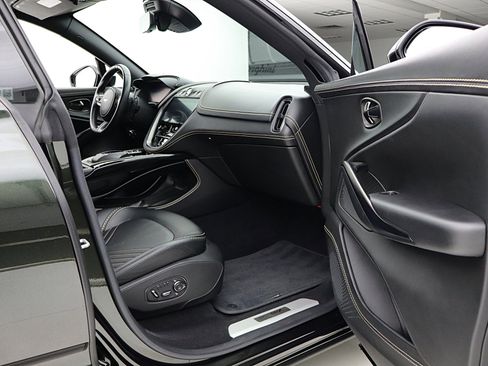 Used 2021 Aston Martin DBX AWD/4WD image 38