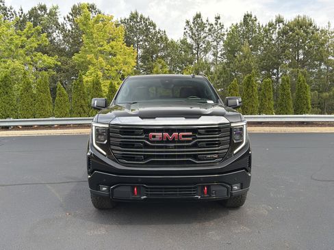 Used 2024 GMC Sierra 1500 AT4 w/ Technology Package AWD/4WD image 13