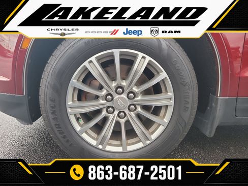 Used 2017 Cadillac XT5 Luxury w/ Driver Awareness Package FWD image 9
