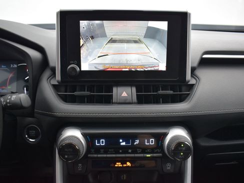 Used 2025 Toyota RAV4 XLE FWD image 15
