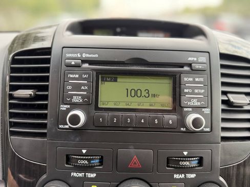 Used 2011 Kia Sedona EX FWD image 17