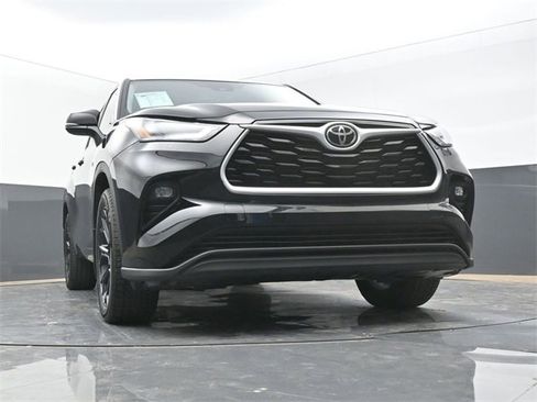 Used 2023 Toyota Highlander LE image 50