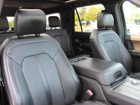 Used 2019 Ford Expedition Limited w/ Equipment Group 301A AWD/4WD image 31
