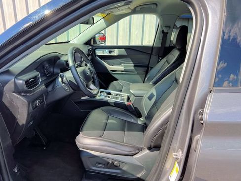 Used 2023 Ford Explorer Limited w/ Equipment Group 301A AWD/4WD image 10