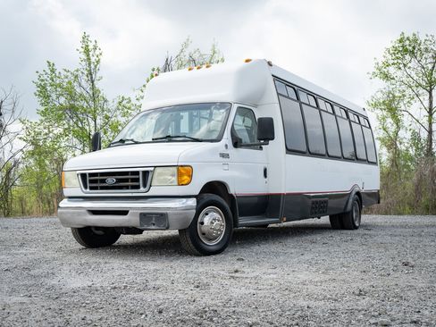Used 2003 Ford E-450 and Econoline 450 RWD image 1