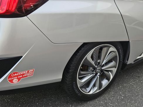 Used 2018 Honda Clarity Touring image 12