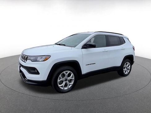 Used 2025 Jeep Compass Latitude image 8