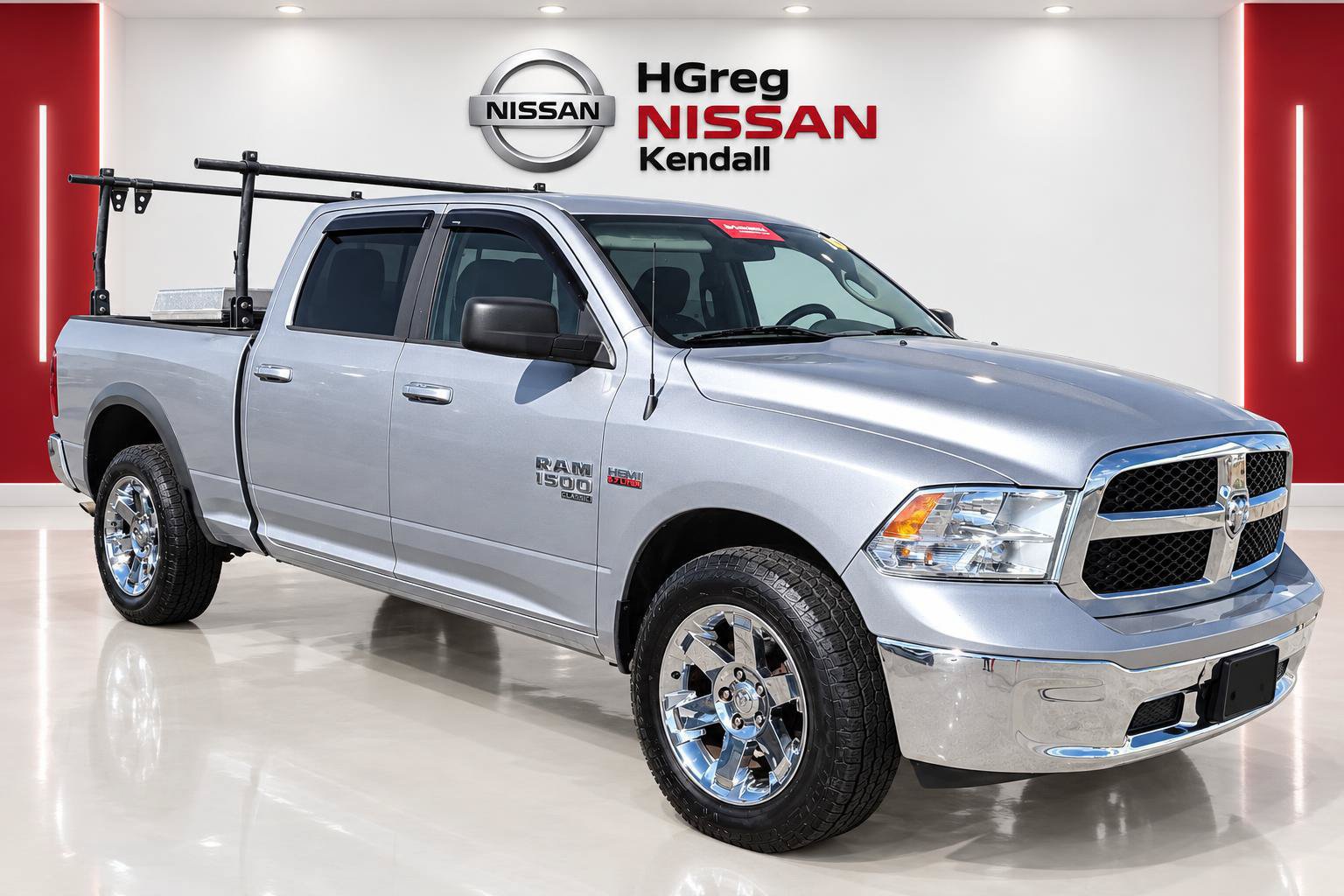 Used 2020 RAM 1500 Classic SLT AWD/4WD image 3