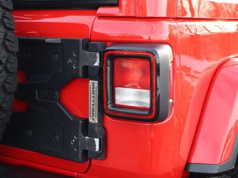 Used 2022 Jeep Wrangler Unlimited Sahara image 7