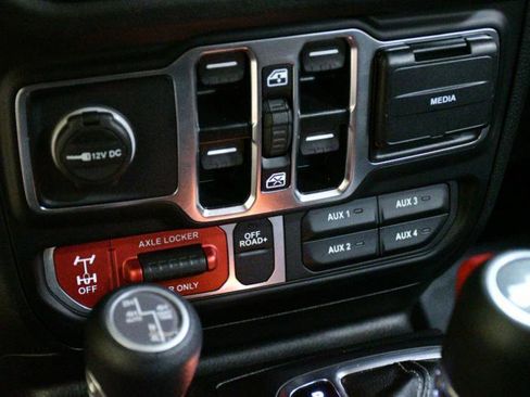 Used 2025 Jeep Wrangler Sport S image 39