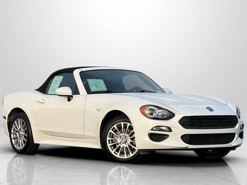Used 2017 FIAT 124 Spider Classica image 4