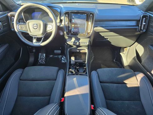 Used 2023 Volvo XC40 Recharge Ultimate image 18