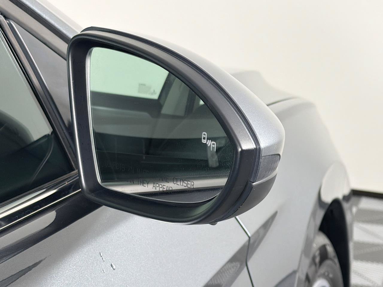 Used 2025 Volkswagen Jetta SE FWD image 31