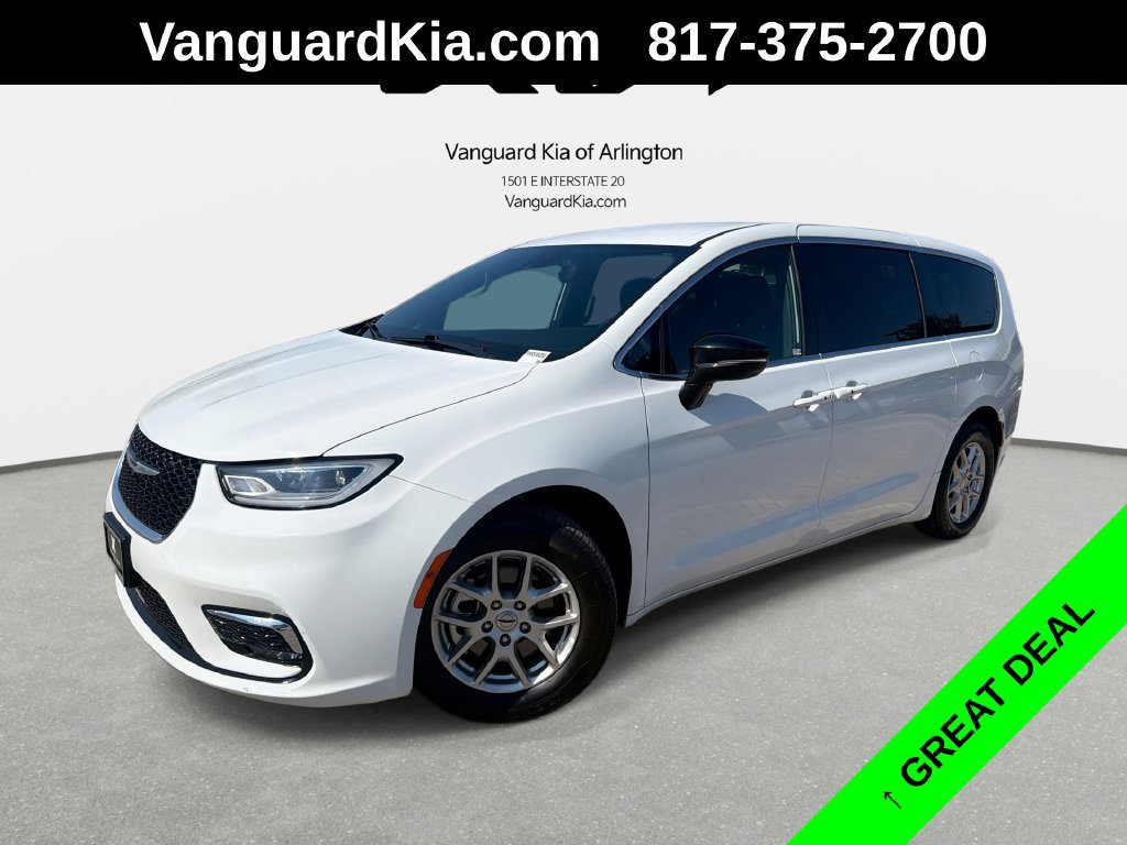 Used 2025 Chrysler Pacifica Select FWD image 1