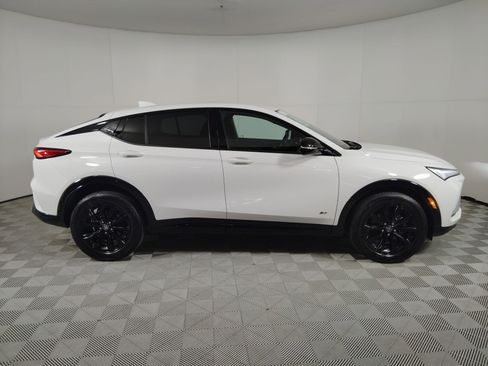 Used 2025 Buick Envista Sport Touring image 8