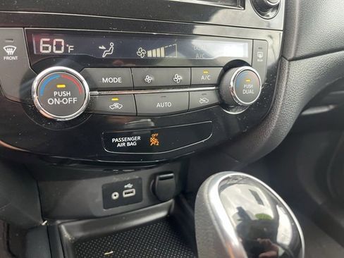 Used 2019 Nissan Rogue SV image 20