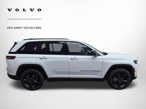 Used 2023 Jeep Grand Cherokee Altitude AWD/4WD image 2