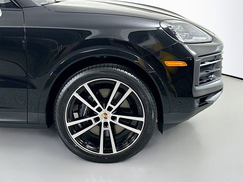 Certified 2025 Porsche Cayenne image 14