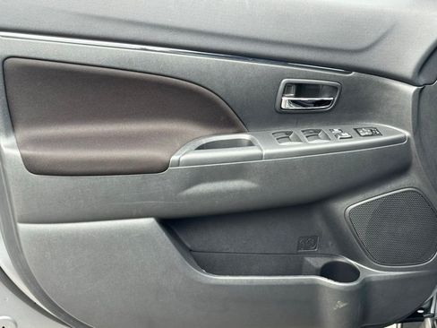 Used 2025 Mitsubishi Outlander Sport AWD image 16