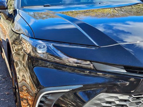 Used 2025 Toyota Camry SE w/ Multimedia Upgrade Package image 18