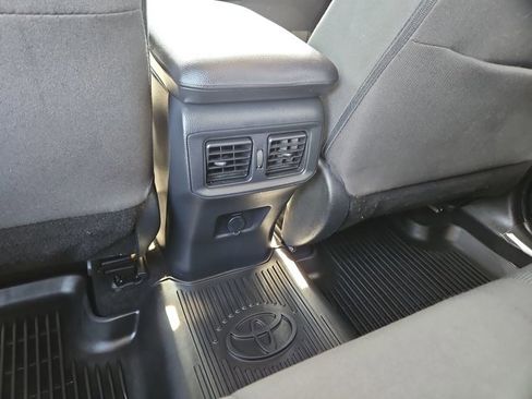 Used 2022 Toyota RAV4 LE image 17