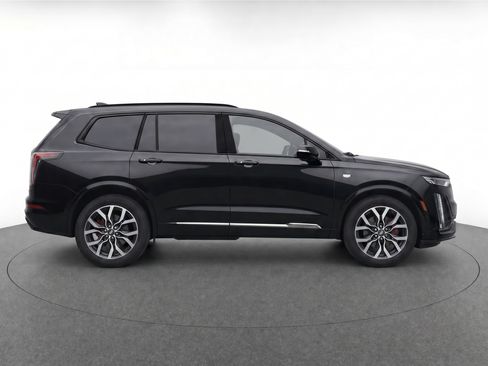 Used 2023 Cadillac XT6 Sport w/ Technology Package AWD/4WD image 8