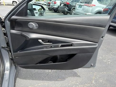 Used 2024 Hyundai Elantra Limited FWD image 18