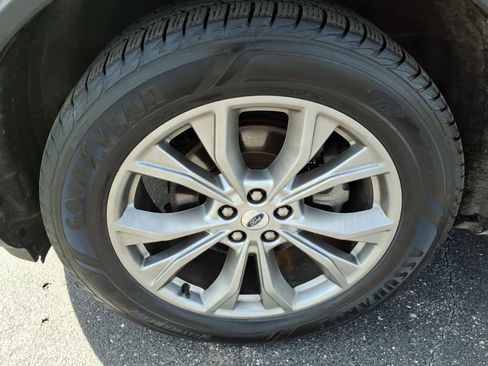 Used 2023 Ford Explorer Limited w/ Equipment Group 301A image 9