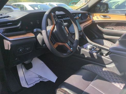 Used 2022 Jeep Grand Cherokee Summit AWD/4WD image 9
