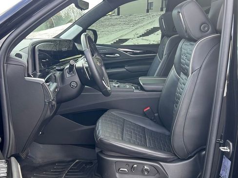 Certified 2023 Cadillac Escalade ESV V image 16