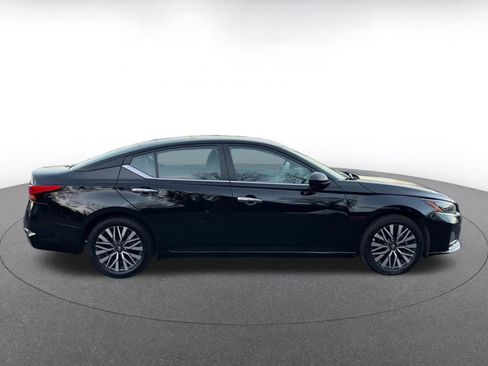 Used 2025 Nissan Altima 2.5 SV image 16