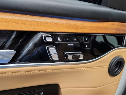 Used 2022 Jeep Grand Wagoneer Series III w/ Rear Seat Video Group 1 image 32