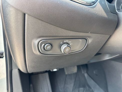 Used 2023 Chevrolet Equinox LT image 16