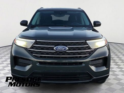 Used 2022 Ford Explorer XLT AWD/4WD image 2