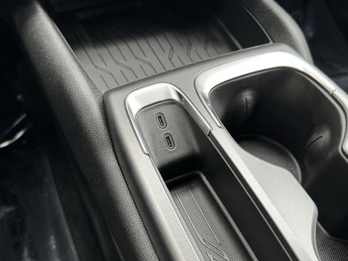 New 2026 Chevrolet Equinox EV LT image 13