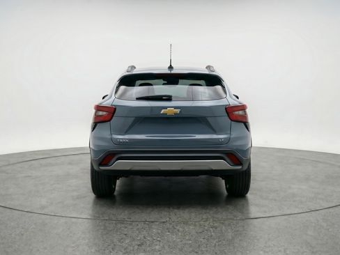 Used 2025 Chevrolet Trax LT w/ LT Convenience Package FWD image 7