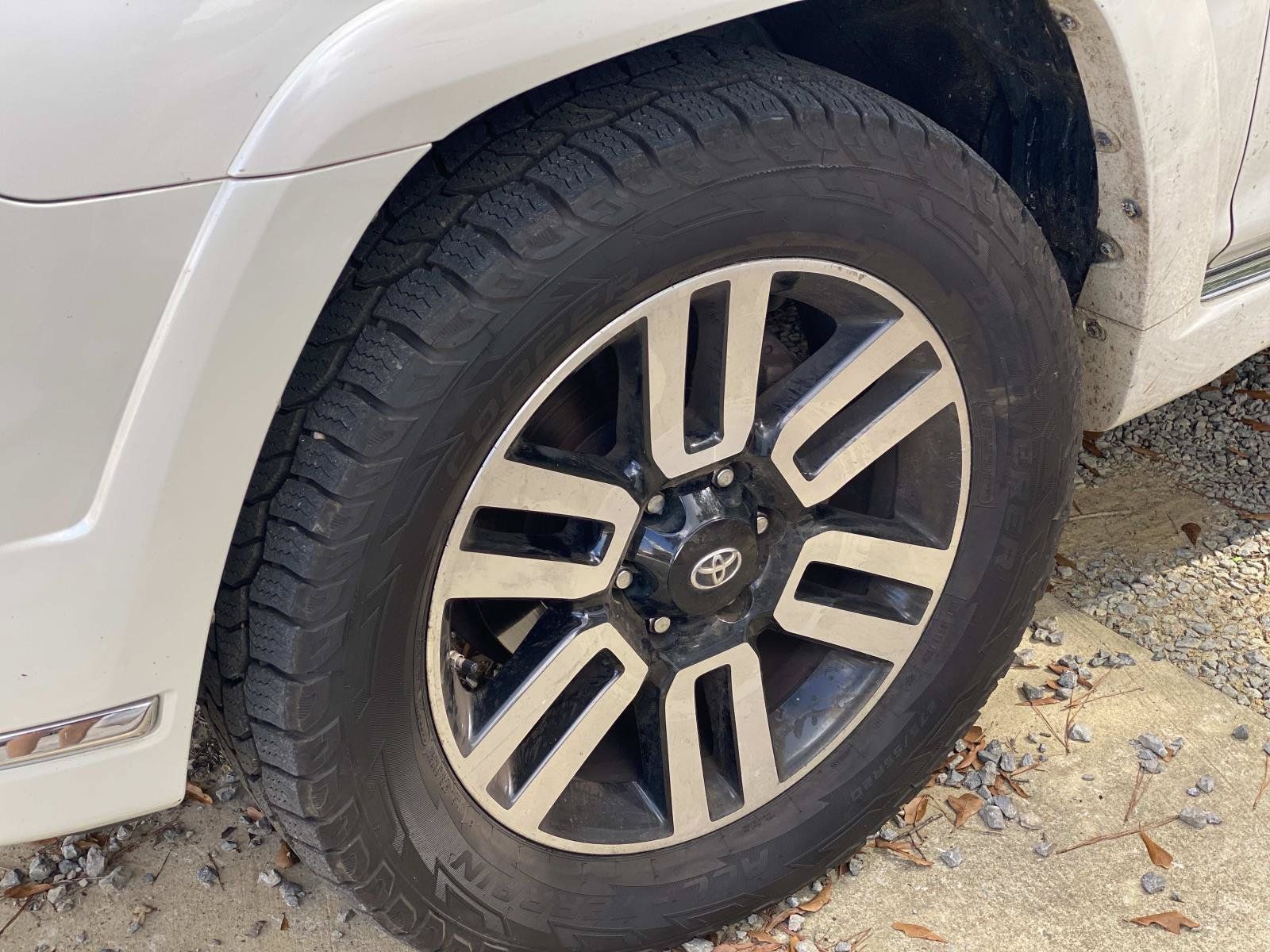 Used 2017 Toyota 4Runner Limited AWD/4WD image 4
