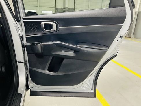 Used 2022 Kia Sorento LX image 30