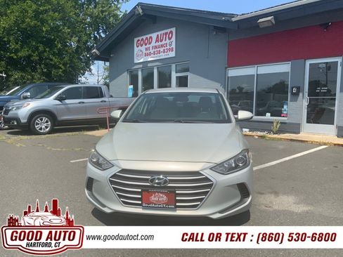 Used 2017 Hyundai Elantra SE w/ Cargo Package FWD image 2