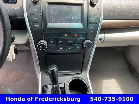 Used 2017 Toyota Camry LE FWD image 33