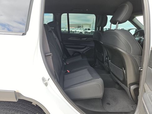 Used 2024 Jeep Grand Cherokee Laredo RWD image 25