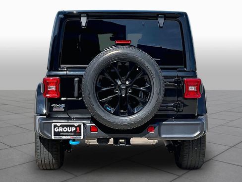Used 2023 Jeep Wrangler Unlimited Sahara AWD/4WD image 6