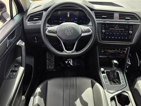 Used 2023 Volkswagen Tiguan SE FWD image 13