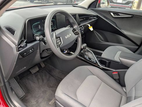 Used 2025 Kia Niro LX FWD image 13