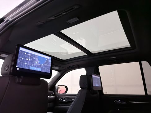 Used 2021 GMC Yukon Denali w/ Denali Premium Package image 24