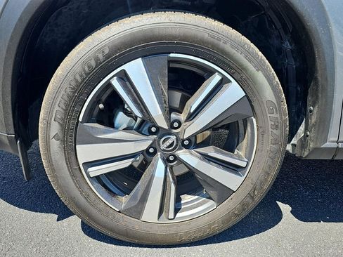 Used 2025 Nissan Rogue SL AWD/4WD image 5