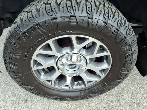 Used 2022 Ford F250 Lariat w/ Lariat Value Package image 5