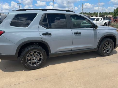 Used 2024 Honda Pilot TrailSport image 9