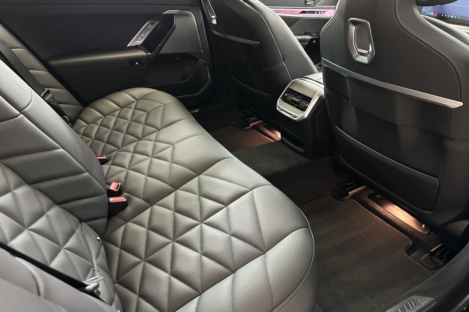 Used 2023 BMW 740i RWD image 34