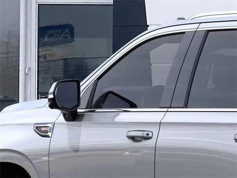 New 2025 GMC Yukon Elevation image 12